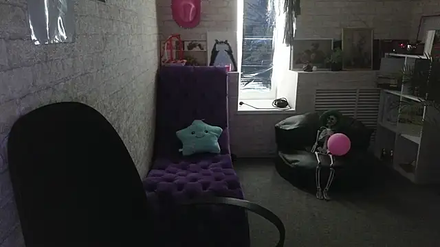 Betty Brick online show from May 31, 2:13 pm