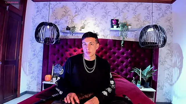 Snapshot of Dustin_Sonne chatting on November 2, 3:31 am Dustin Sonne online show from November 2, 3:31 am