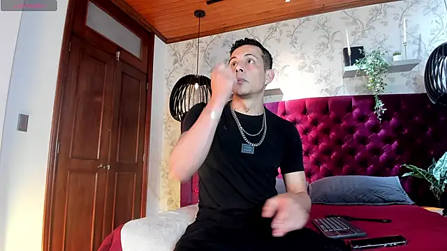 Snapshot of Dustin_Sonne chatting on November 11, 3:50 am Dustin Sonne online show from November 11, 3:50 am