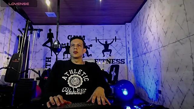 Snapshot of Dustin_Sonne chatting on November 15, 3:48 am Dustin Sonne online show from November 15, 3:48 am