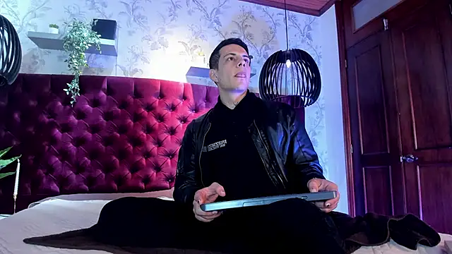 Snapshot of Dustin_Sonne chatting on November 21, 3:38 am Dustin Sonne online show from November 21, 3:38 am