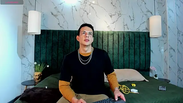 Snapshot of Dustin_Sonne chatting on November 23, 3:39 am Dustin Sonne online show from November 23, 3:39 am