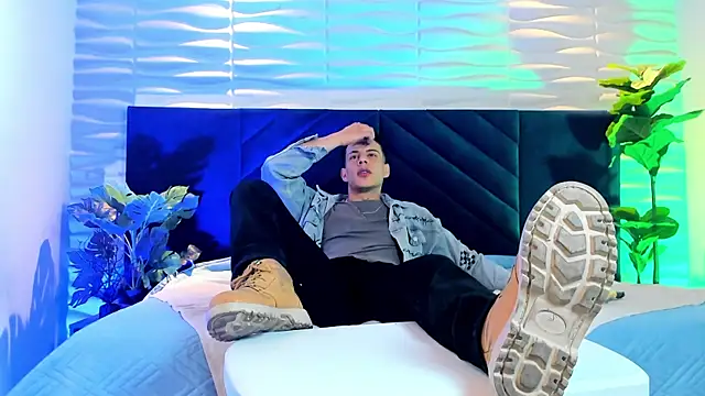 Dustin Sonne online show from April 20, 4:37 am