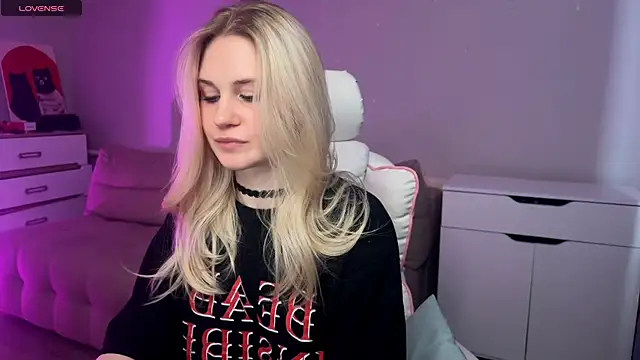 Sofia Kenwood online show from February 20, 6:26 am