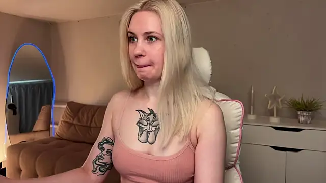 Sofia Kenwood online show from July 3, 3:35 am