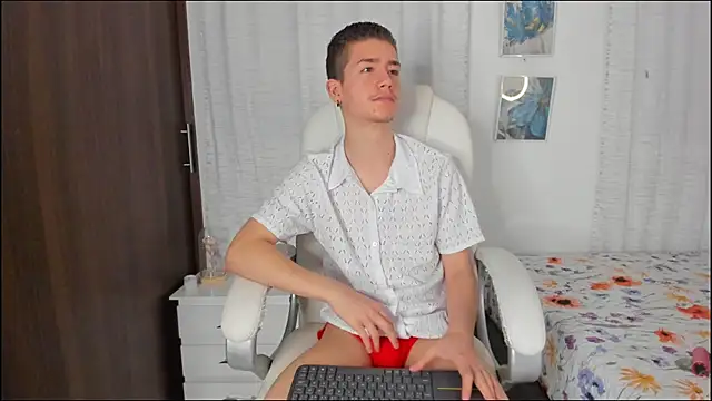 Snapshot of ThiagooJames chatting on September 9, 12:43 am ThiagooJames online show from September 9, 12:43 am