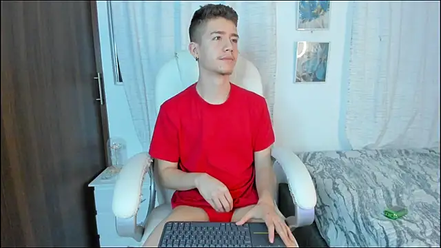 Snapshot of ThiagooJames chatting on September 24, 12:36 am ThiagooJames online show from September 24, 12:36 am