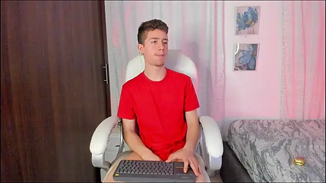 Snapshot of ThiagooJames chatting on October 6, 1:58 am ThiagooJames online show from October 6, 1:58 am