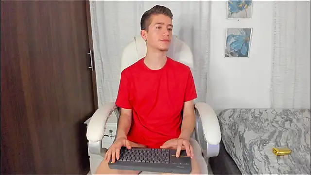 Snapshot of ThiagooJames chatting on October 7, 5:15 am ThiagooJames online show from October 7, 5:15 am