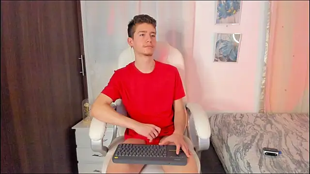 Snapshot of ThiagooJames chatting on October 12, 2:54 am ThiagooJames online show from October 12, 2:54 am