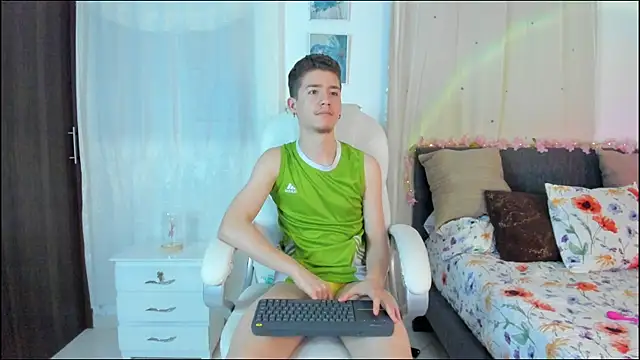 Snapshot of ThiagooJames chatting on November 3, 3:41 am ThiagooJames online show from November 3, 3:41 am