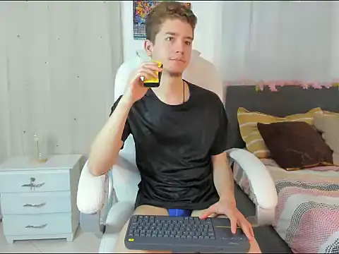 Snapshot of ThiagooJames chatting on November 22, 3:16 am ThiagooJames online show from November 22, 3:16 am