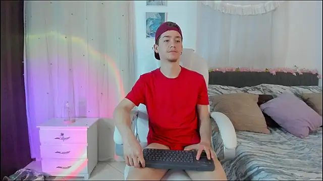 Snapshot of ThiagooJames chatting on December 1, 3:22 am ThiagooJames online show from December 1, 3:22 am