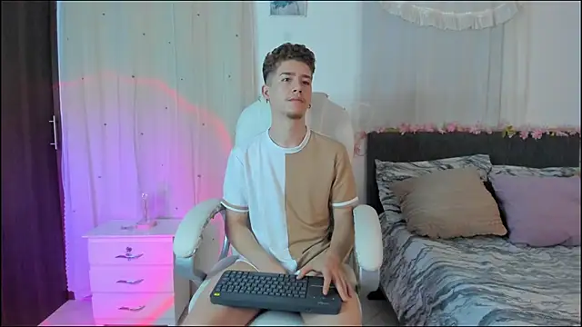 ThiagooJames online show from December 16, 5:56 am