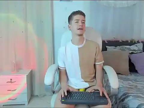 ThiagooJames online show from December 19, 4:30 am