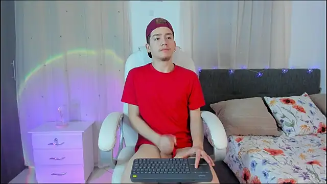 ThiagooJames online show from January 12, 5:45 am