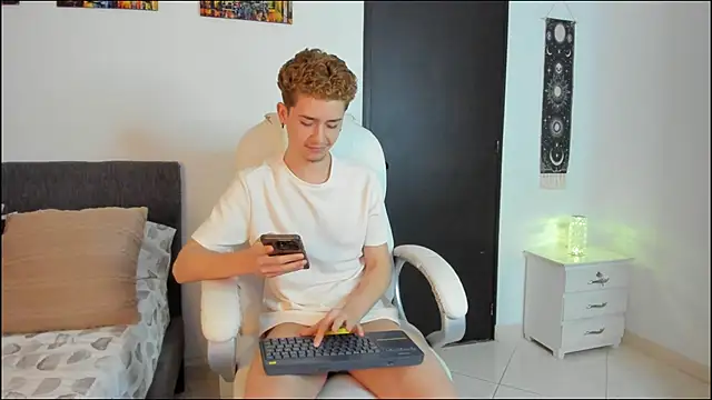 ThiagooJames online show from February 24, 12:19 am