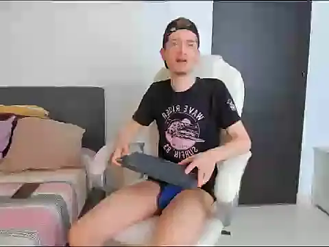 ThiagooJames online show from March 7, 2:25 pm