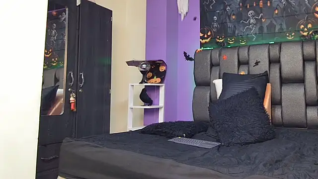 ashtoncooperr online show from October 24, 6:26 pm