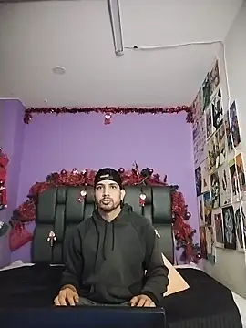 ashtoncooperr online show from December 4, 4:05 pm