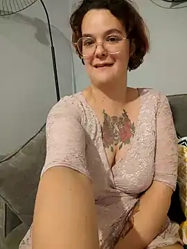 Snapshot of DadoTigresse chatting on October 18, 7:03 pm DadoTigresse online show from October 18, 7:03 pm