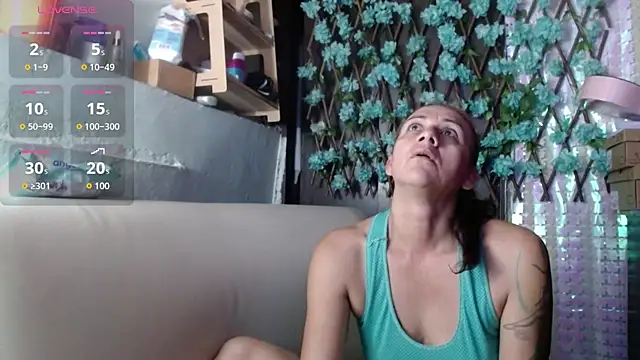 darling hott online show from April 7, 8:48 am