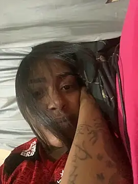 Snapshot of Morenasafadinhatesao chatting on November 10, 5:28 am Morenasafadinhatesao online show from November 10, 5:28 am