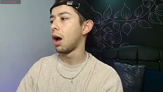 Snapshot of Aleecandrews chatting on November 13, 7:24 pm Aleecandrews online show from November 13, 7:24 pm