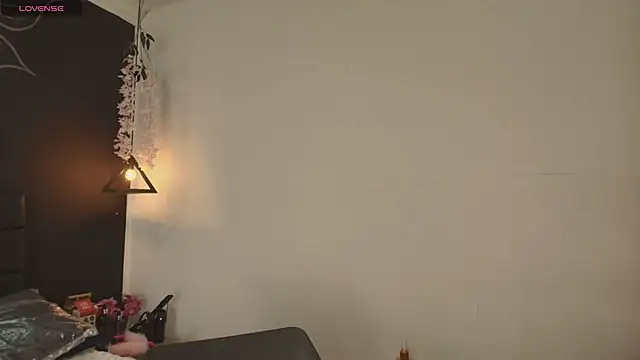 Snapshot of Aleecandrews chatting on November 26, 12:17 pm Aleecandrews online show from November 26, 12:17 pm