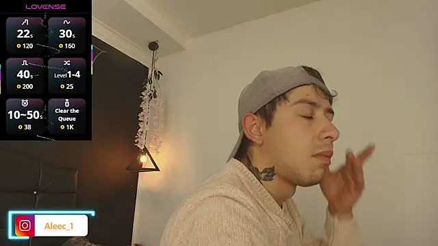 Snapshot of Aleecandrews chatting on December 2, 7:09 pm Aleecandrews online show from December 2, 7:09 pm