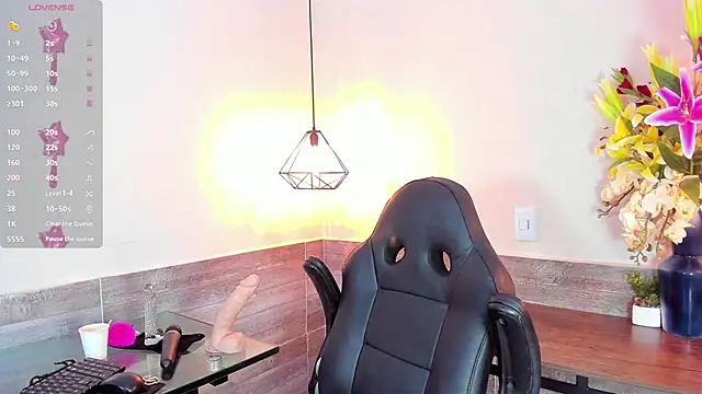 LussieWillow online show from October 2, 11:39 am