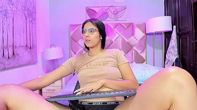 DanniaKross online show from September 19, 4:36 am