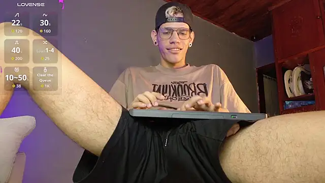 Snapshot of david_huge chatting on September 14, 7:51 am david huge online show from September 14, 7:51 am