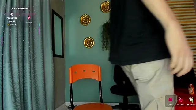 Snapshot of david_huge chatting on September 19, 1:23 pm david huge online show from September 19, 1:23 pm