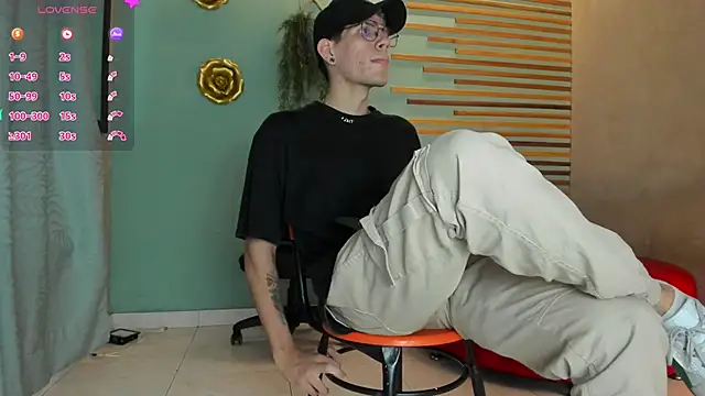 Snapshot of david_huge chatting on October 2, 1:23 am david huge online show from October 2, 1:23 am