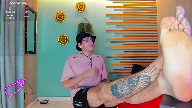 Snapshot of david_huge chatting on October 9, 1:20 pm david huge online show from October 9, 1:20 pm