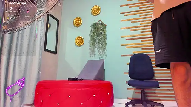 Snapshot of david_huge chatting on October 11, 1:20 pm david huge online show from October 11, 1:20 pm