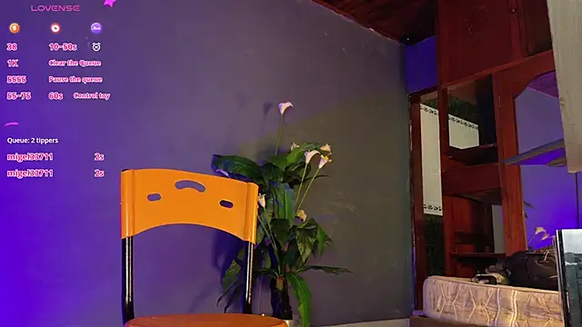 Snapshot of david_huge chatting on October 12, 5:01 pm david huge online show from October 12, 5:01 pm