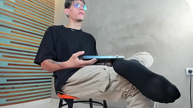 Snapshot of david_huge chatting on October 17, 1:25 pm david huge online show from October 17, 1:25 pm