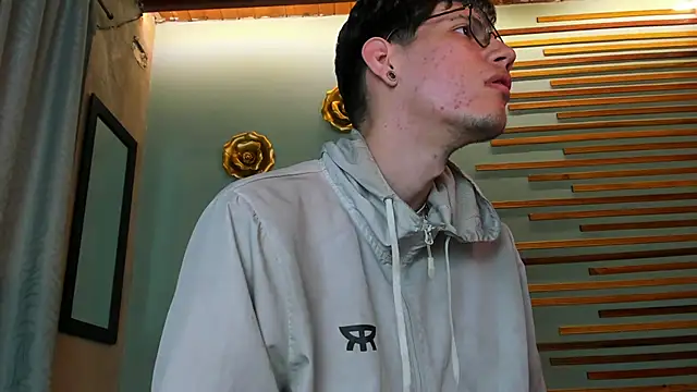 Snapshot of david_huge chatting on October 21, 1:23 pm david huge online show from October 21, 1:23 pm