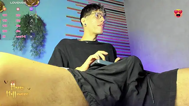 Snapshot of david_huge chatting on October 23, 1:32 pm david huge online show from October 23, 1:32 pm