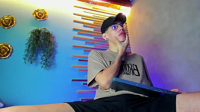 Snapshot of david_huge chatting on October 24, 1:40 pm david huge online show from October 24, 1:40 pm