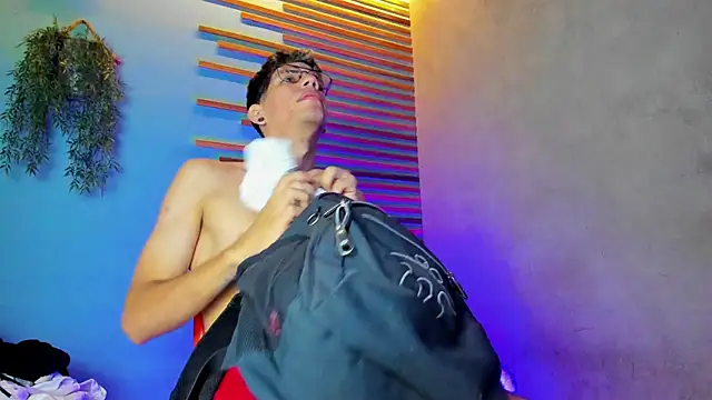 Snapshot of david_huge chatting on October 25, 1:40 pm david huge online show from October 25, 1:40 pm