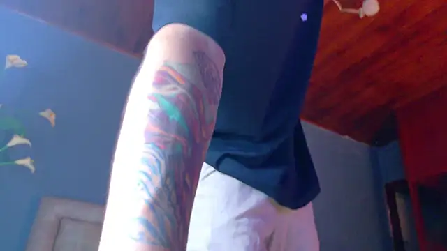 Snapshot of david_huge chatting on November 15, 1:25 am david huge online show from November 15, 1:25 am