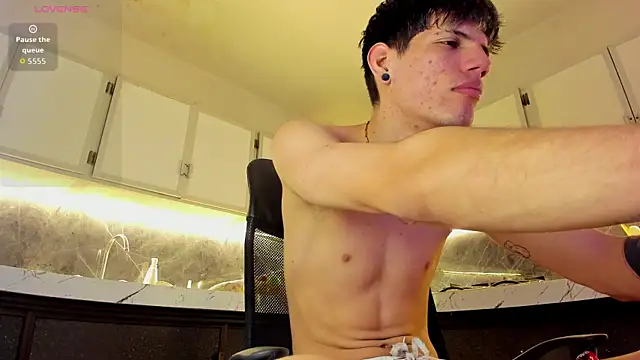 Snapshot of david_huge chatting on November 27, 1:24 pm david huge online show from November 27, 1:24 pm