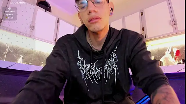 Snapshot of david_huge chatting on December 1, 1:27 pm david huge online show from December 1, 1:27 pm