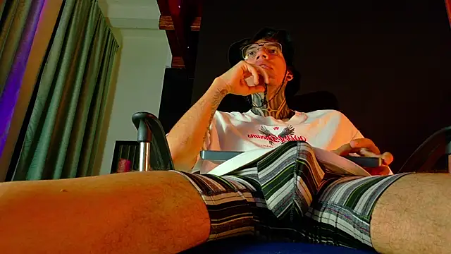 Snapshot of david_huge chatting on July 18, 5:55 am david huge online show from July 18, 5:55 am
