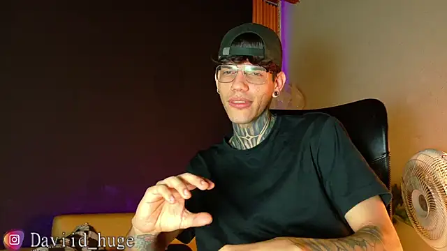 Snapshot of david_huge chatting on July 21, 6:49 am david huge online show from July 21, 6:49 am