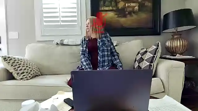 JulieHolliday online show from November 4, 8:19 pm