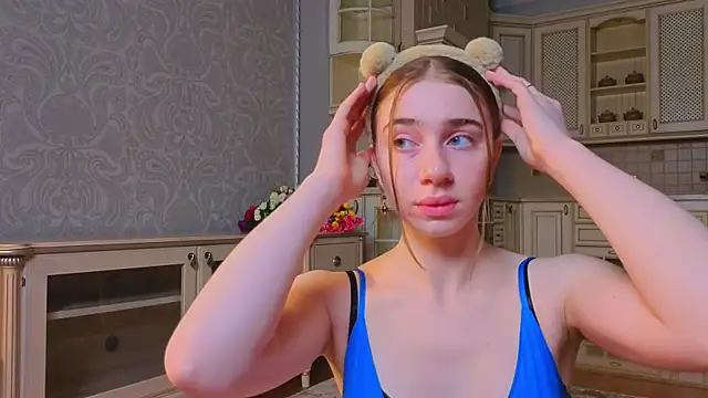 Snapshot of EadlinGillim chatting on September 18, 3:08 am EadlinGillim online show from September 18, 3:08 am